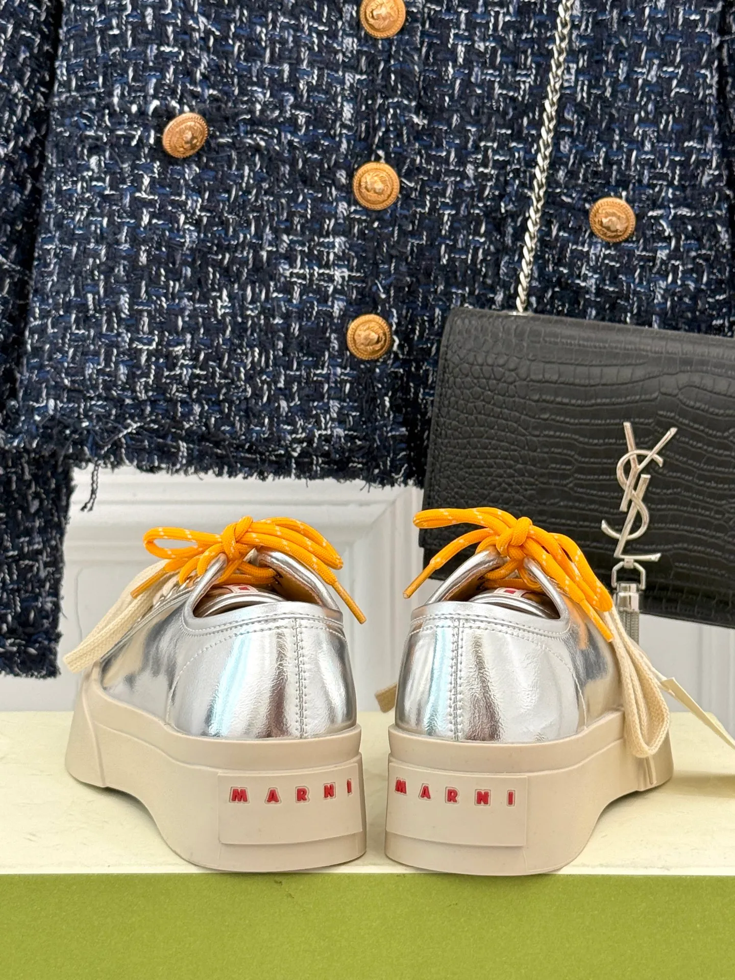 👟👟Ex-factory price 560👟👟 Marni｜Marni's classic double-lace thick-soled big-toe shoes. The overall shape of the shoe is very simple and retro. The color matching is clean and timeless. It is a pair of white shoes that are both comfortable and textured. Anyone who wears them will know how comfortable they are. They are super versatile! No matter how you match the clothes, they are very nice❤️ The fabric is made of imported calfskin. The inner tiptoe is made of lambskin. The original open-molded non-slip rubber sole. Size: 35-39 (40/41 customization is non-returnable)